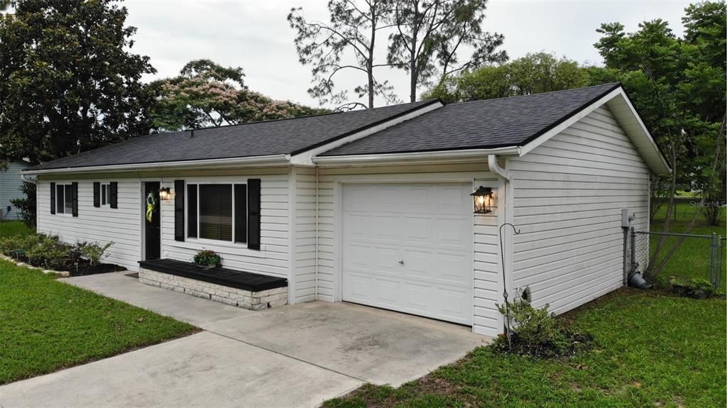 For Sale: $179,999 (2 beds, 2 baths, 1092 Square Feet)