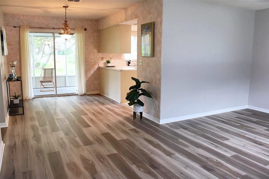 For Sale: $179,999 (2 beds, 2 baths, 1092 Square Feet)