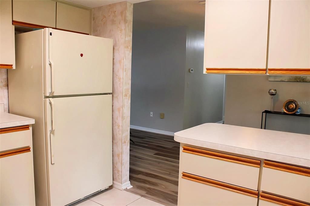 For Sale: $179,999 (2 beds, 2 baths, 1092 Square Feet)