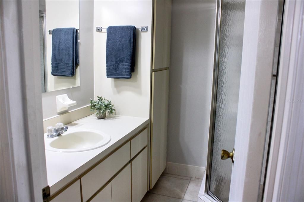For Sale: $179,999 (2 beds, 2 baths, 1092 Square Feet)