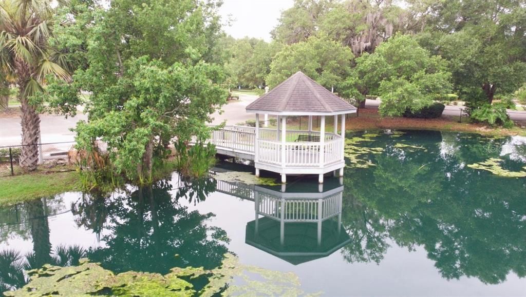 For Sale: $179,999 (2 beds, 2 baths, 1092 Square Feet)