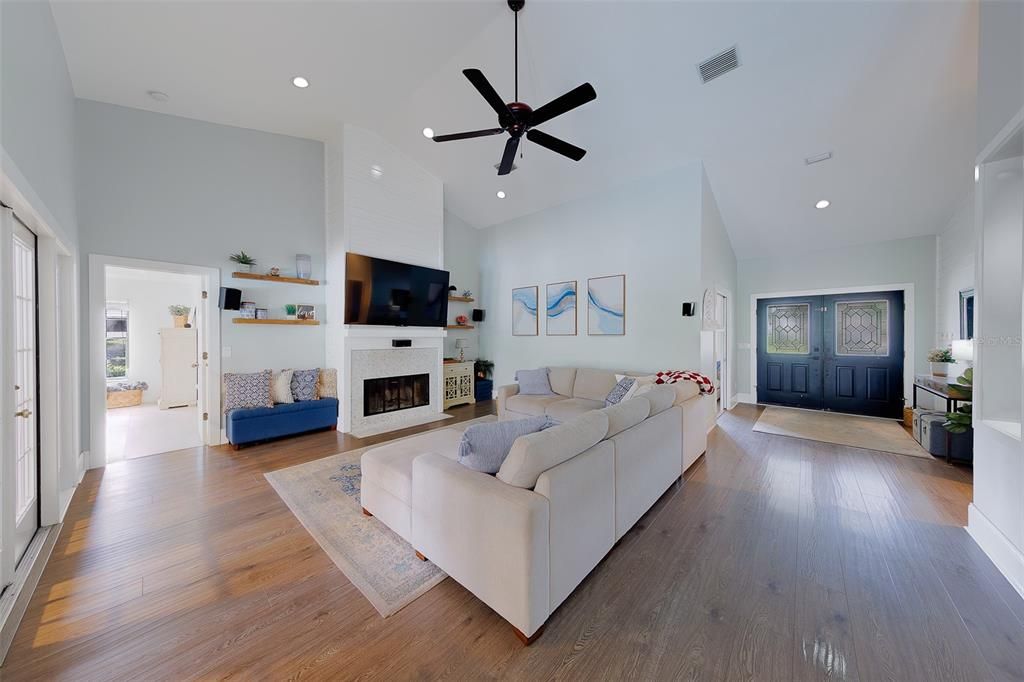 合同活跃: $934,900 (4 贝兹, 3 浴室, 3108 平方英尺)