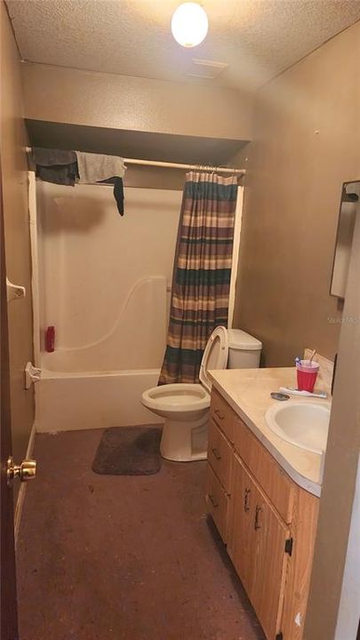 Active With Contract: $160,000 (3 beds, 2 baths, 1390 Square Feet)