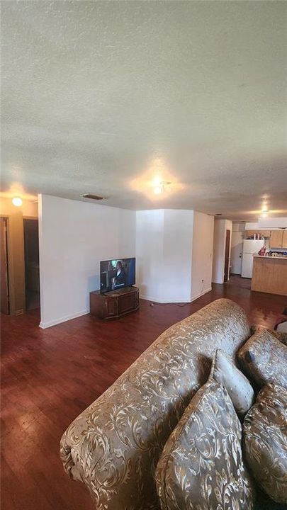 Active With Contract: $160,000 (3 beds, 2 baths, 1390 Square Feet)