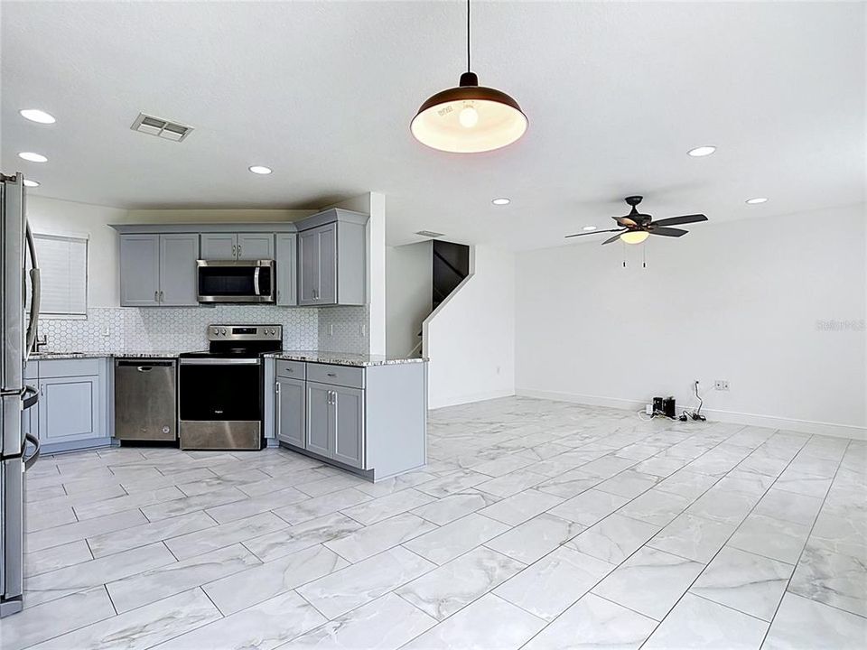 For Sale: $325,000 (3 beds, 2 baths, 1683 Square Feet)