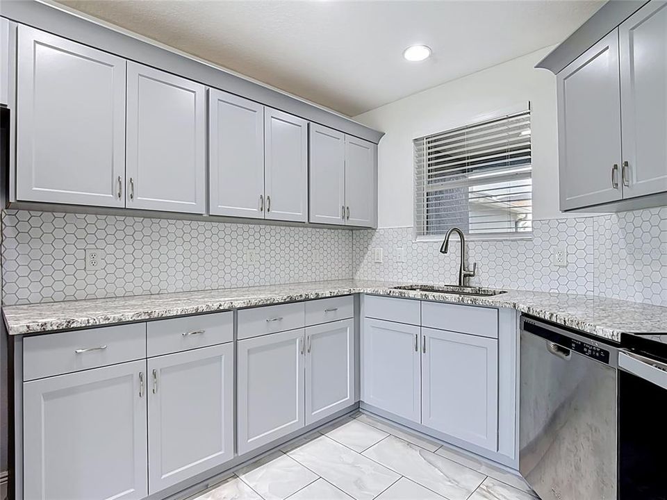 For Sale: $325,000 (3 beds, 2 baths, 1683 Square Feet)