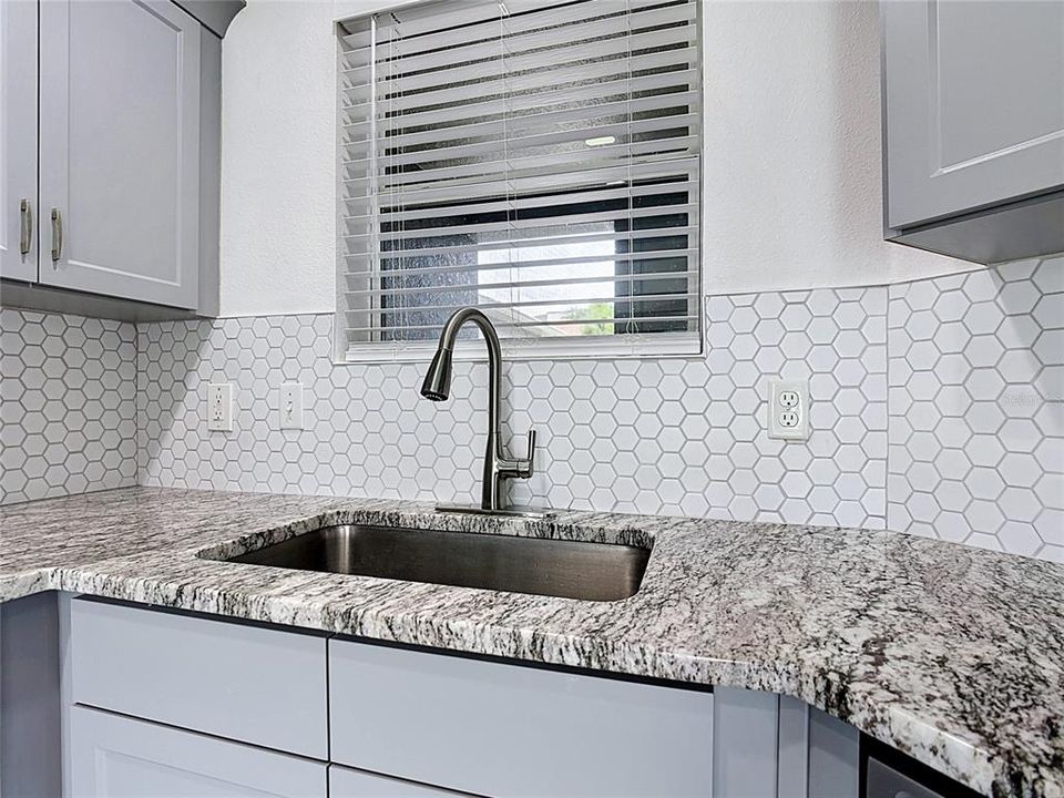 For Sale: $325,000 (3 beds, 2 baths, 1683 Square Feet)