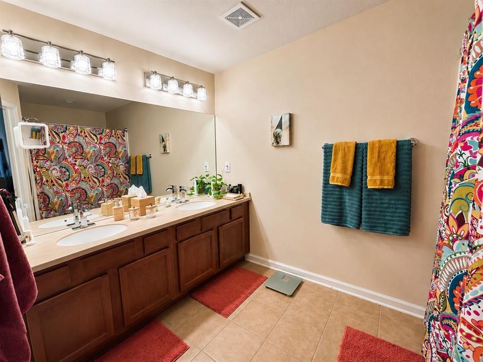 For Sale: $285,000 (3 beds, 2 baths, 1622 Square Feet)