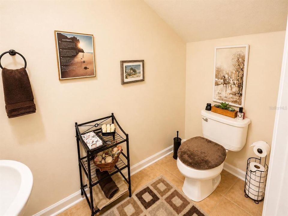 For Sale: $285,000 (3 beds, 2 baths, 1622 Square Feet)