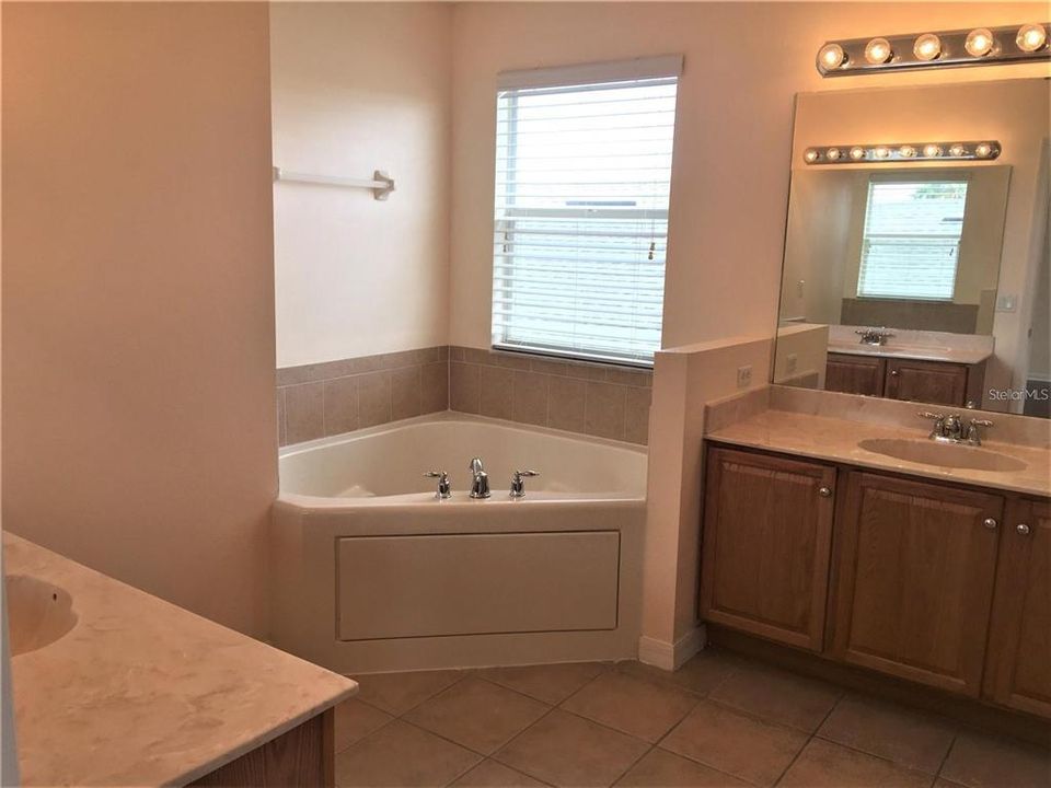 For Rent: $2,900 (5 beds, 3 baths, 2760 Square Feet)