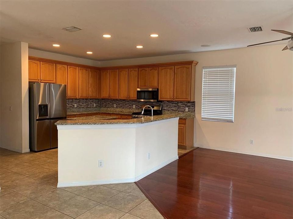 For Rent: $2,900 (5 beds, 3 baths, 2760 Square Feet)