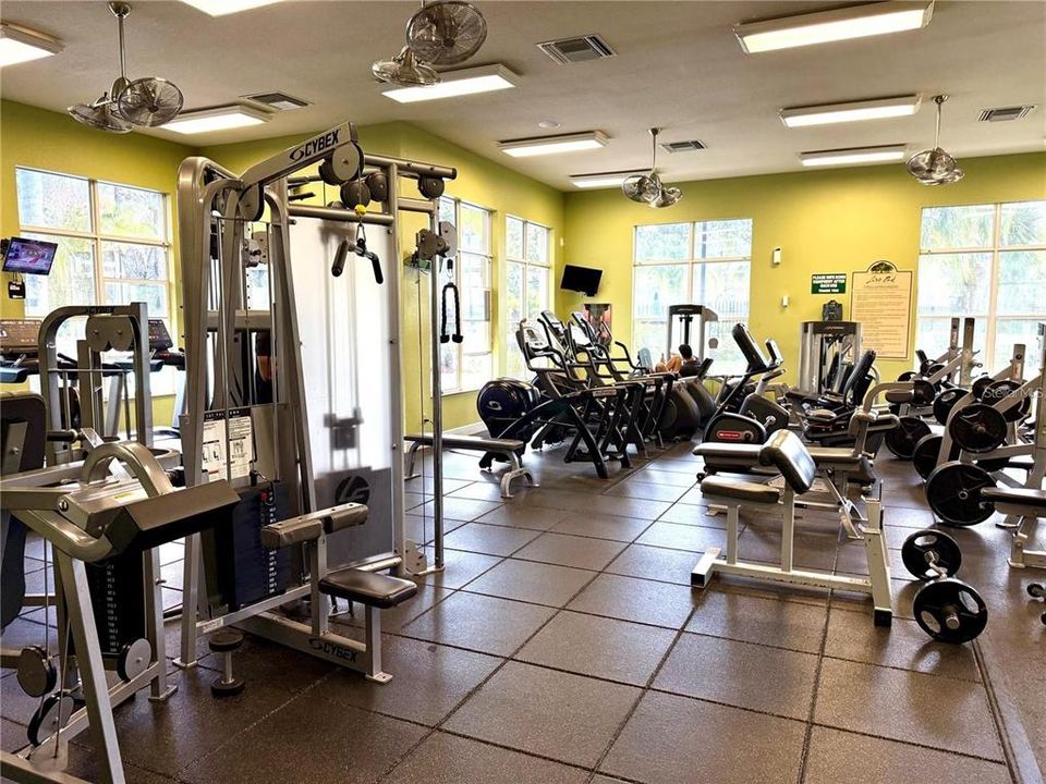 For Rent: $2,900 (5 beds, 3 baths, 2760 Square Feet)