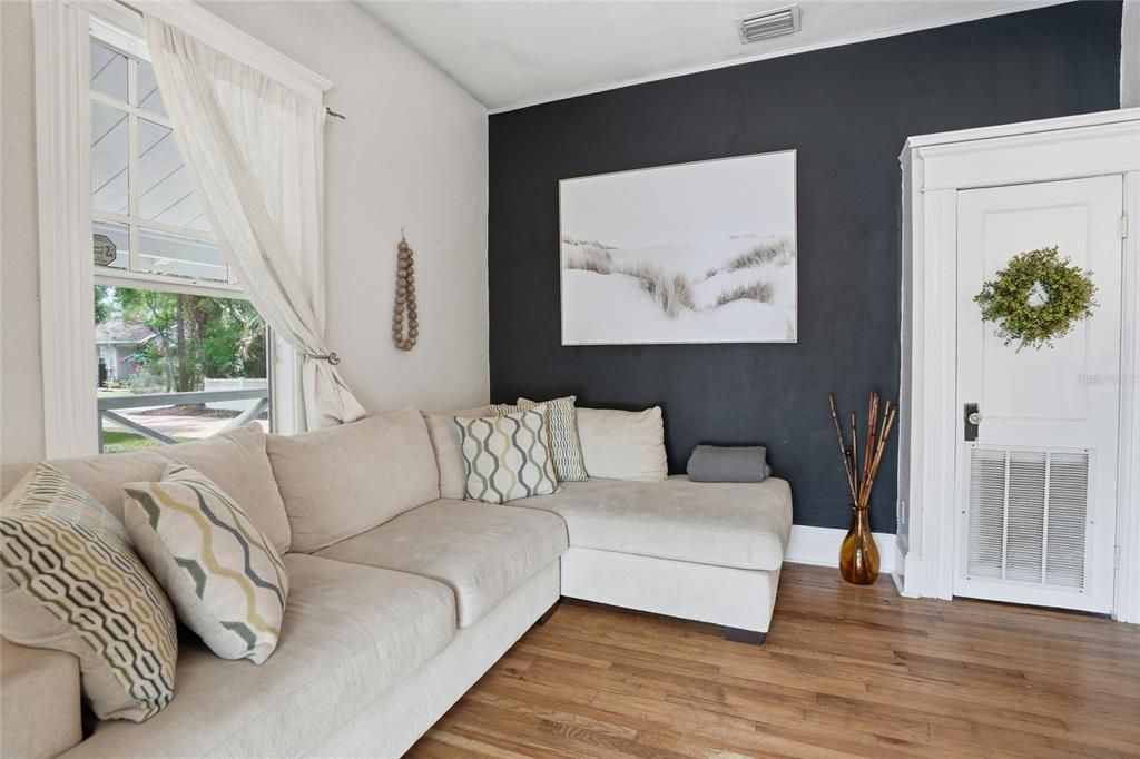 For Sale: $525,000 (3 beds, 2 baths, 1227 Square Feet)