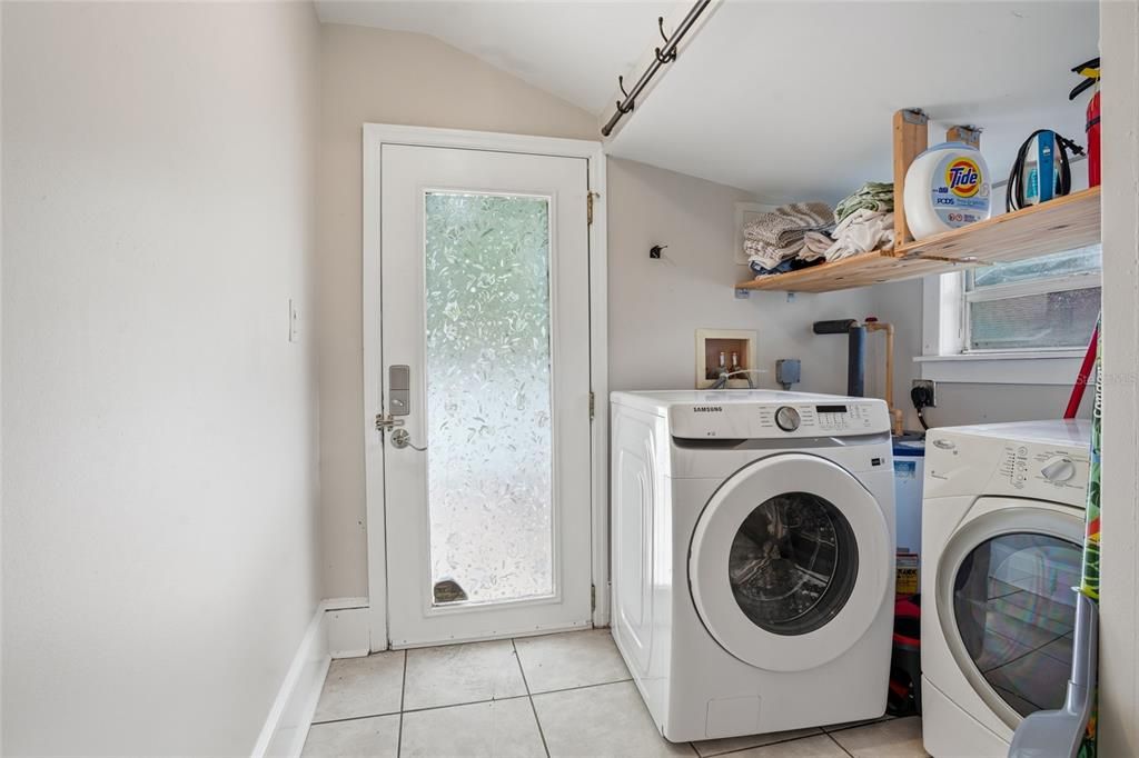 For Sale: $525,000 (3 beds, 2 baths, 1227 Square Feet)