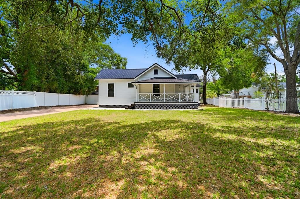 For Sale: $525,000 (3 beds, 2 baths, 1227 Square Feet)
