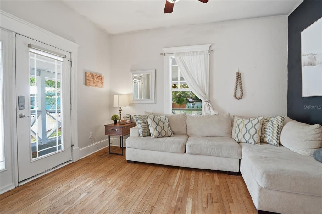 For Sale: $525,000 (3 beds, 2 baths, 1227 Square Feet)