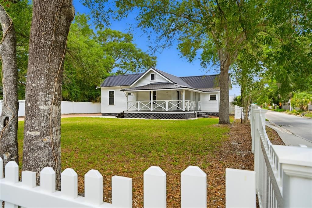 For Sale: $525,000 (3 beds, 2 baths, 1227 Square Feet)