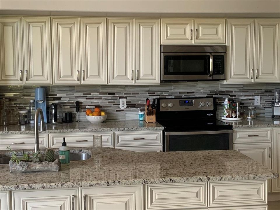 For Rent: $2,700 (3 beds, 2 baths, 1908 Square Feet)