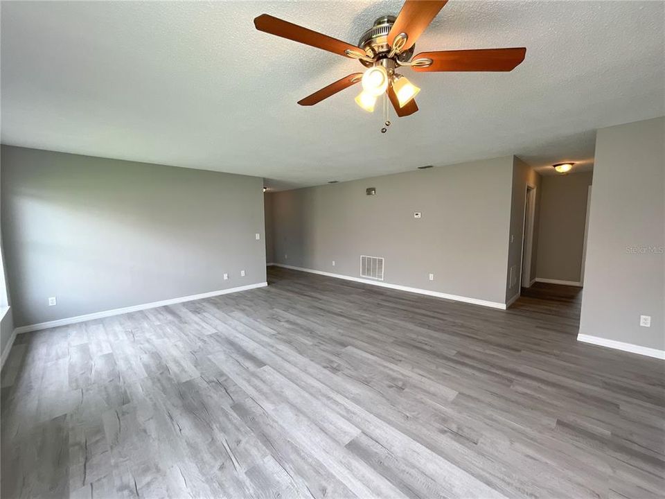 For Sale: $429,900 (4 beds, 2 baths, 1866 Square Feet)