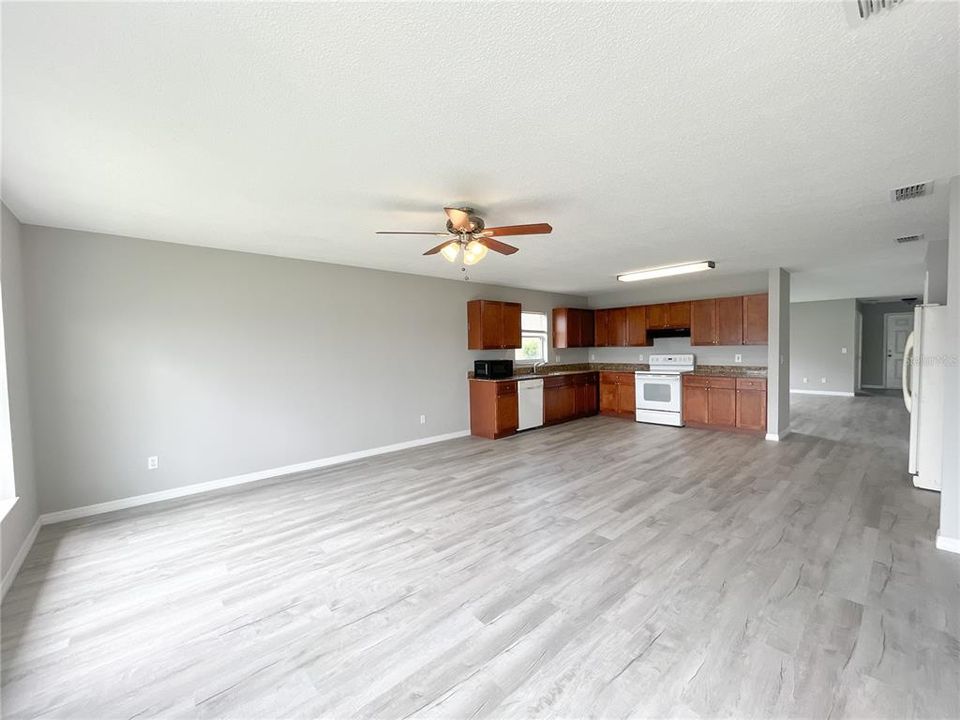 For Sale: $429,900 (4 beds, 2 baths, 1866 Square Feet)