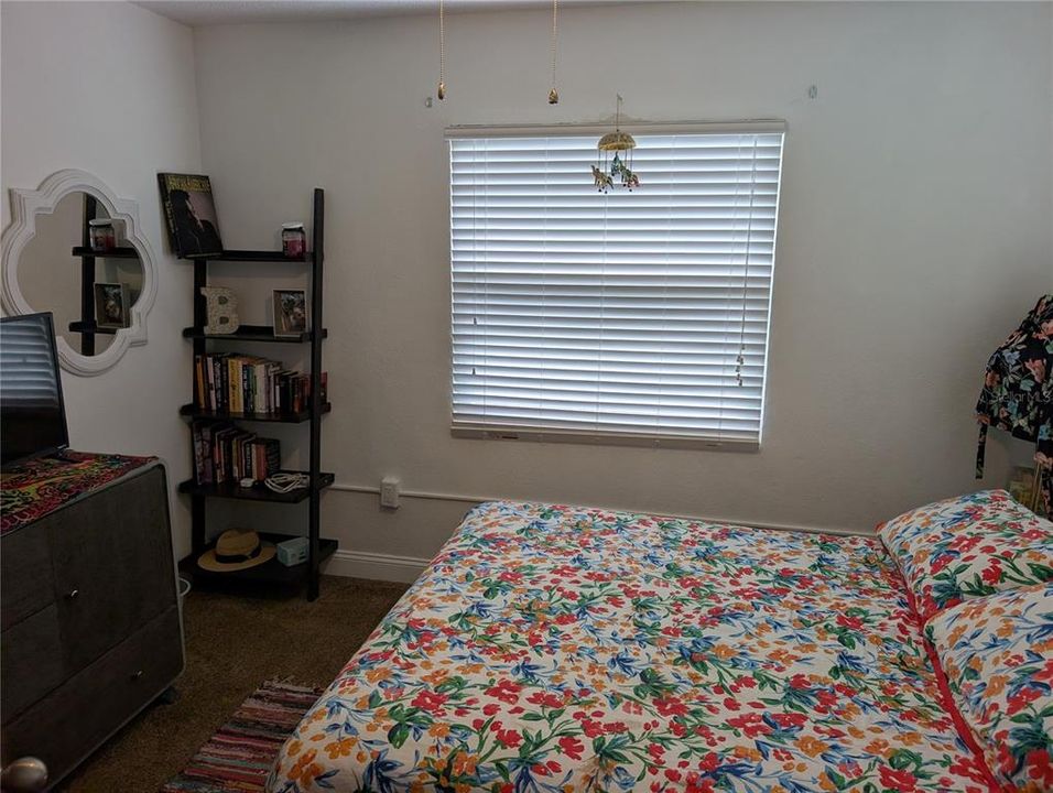 Active With Contract: $159,900 (2 beds, 1 baths, 815 Square Feet)