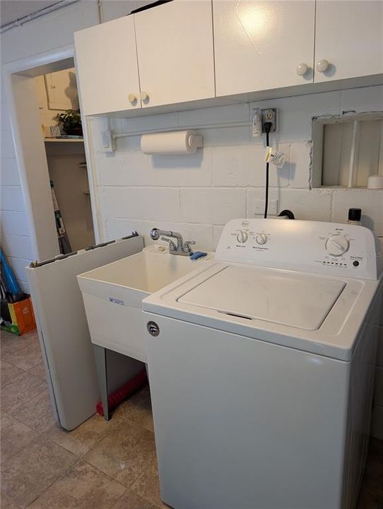 Active With Contract: $159,900 (2 beds, 1 baths, 815 Square Feet)
