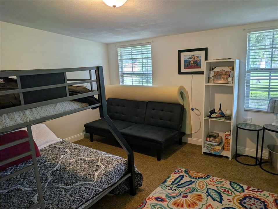 Active With Contract: $159,900 (2 beds, 1 baths, 815 Square Feet)
