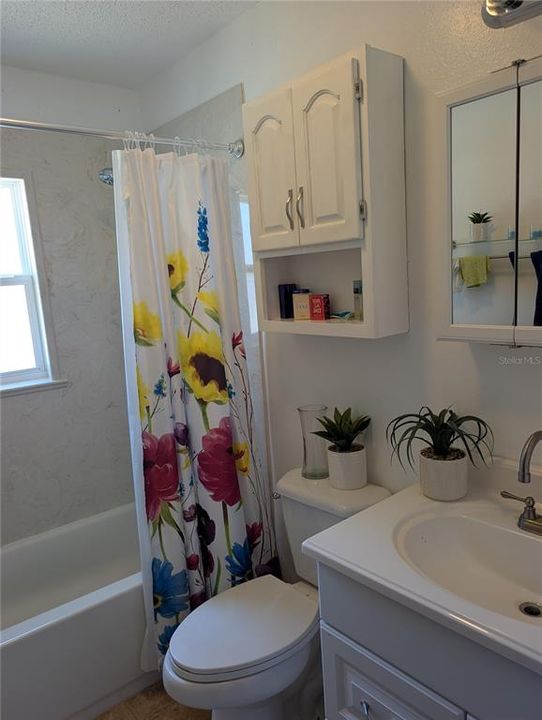 Active With Contract: $159,900 (2 beds, 1 baths, 815 Square Feet)