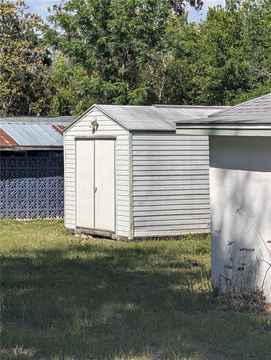 Active With Contract: $159,900 (2 beds, 1 baths, 815 Square Feet)