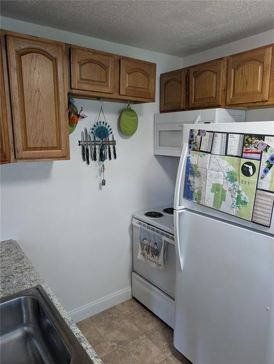 Active With Contract: $159,900 (2 beds, 1 baths, 815 Square Feet)