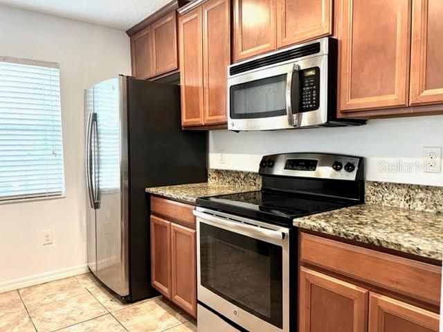 В аренду: $1,900 (3 спален, 2 ванн, 1364 Квадратных фут)
