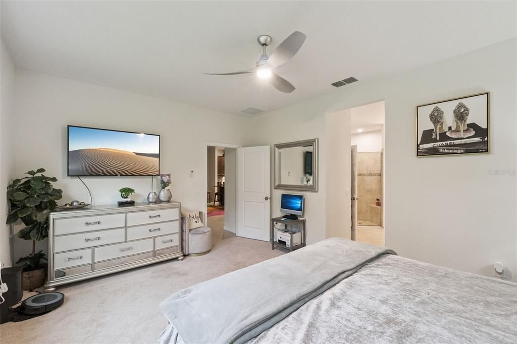 For Sale: $410,000 (4 beds, 2 baths, 2050 Square Feet)