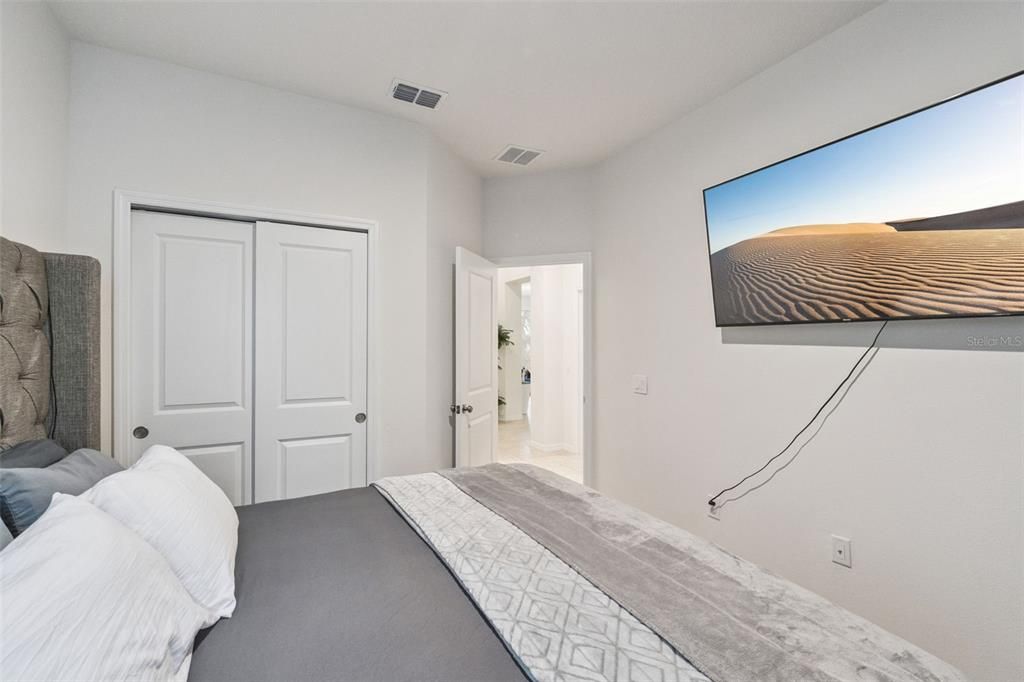 For Sale: $410,000 (4 beds, 2 baths, 2050 Square Feet)