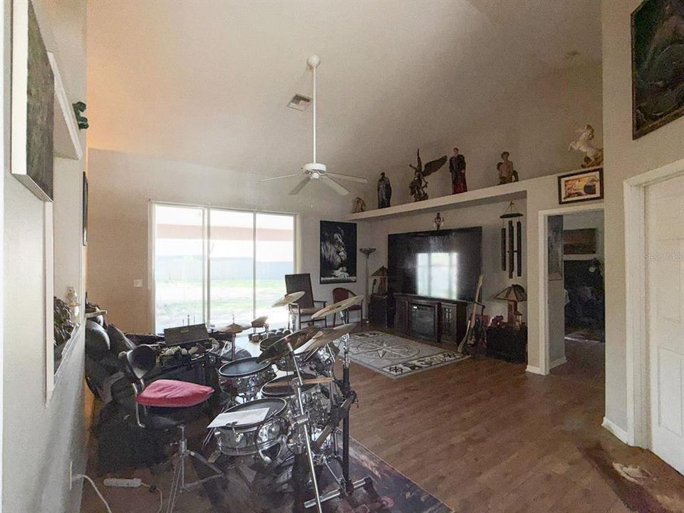 En Venta: $350,000 (4 camas, 2 baños, 2080 Pies cuadrados)