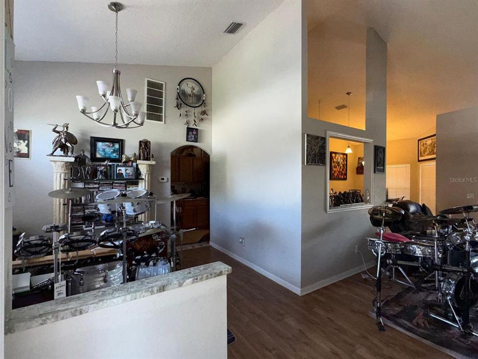 En Venta: $350,000 (4 camas, 2 baños, 2080 Pies cuadrados)