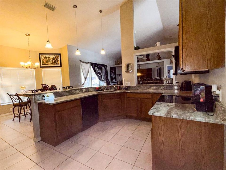 En Venta: $350,000 (4 camas, 2 baños, 2080 Pies cuadrados)