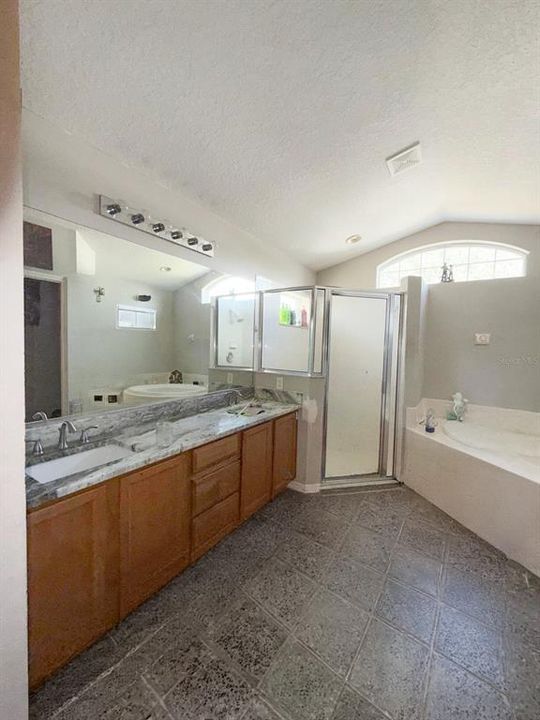 En Venta: $350,000 (4 camas, 2 baños, 2080 Pies cuadrados)