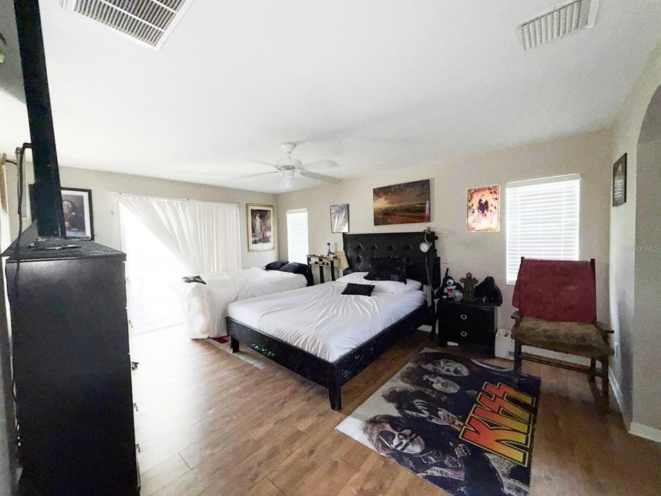 En Venta: $350,000 (4 camas, 2 baños, 2080 Pies cuadrados)