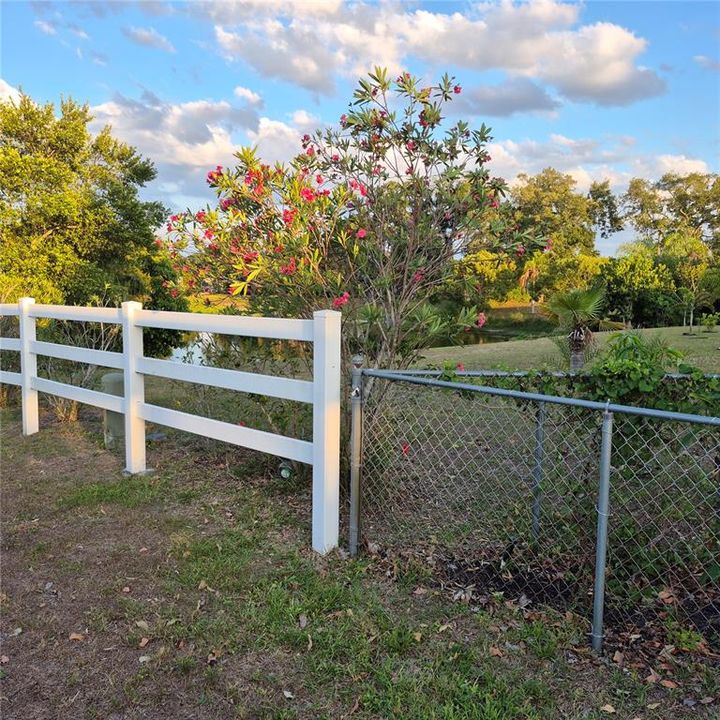 For Sale: $279,900 (2 beds, 2 baths, 1228 Square Feet)