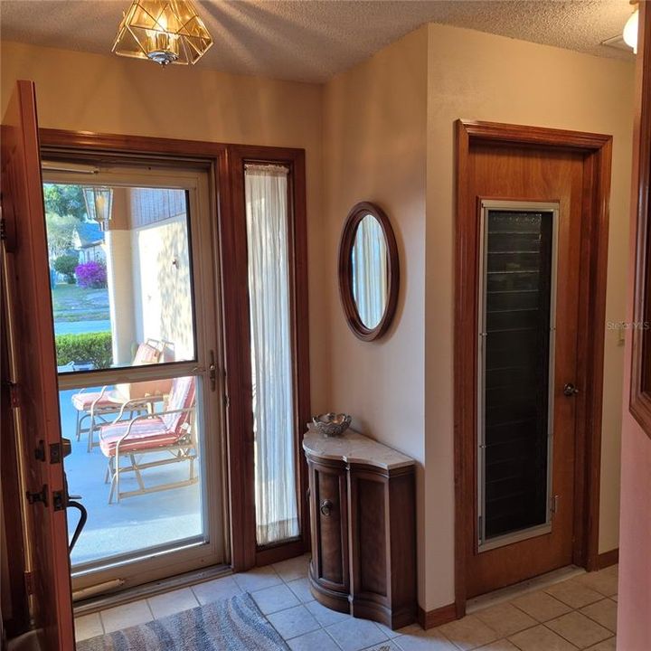 For Sale: $279,900 (2 beds, 2 baths, 1228 Square Feet)