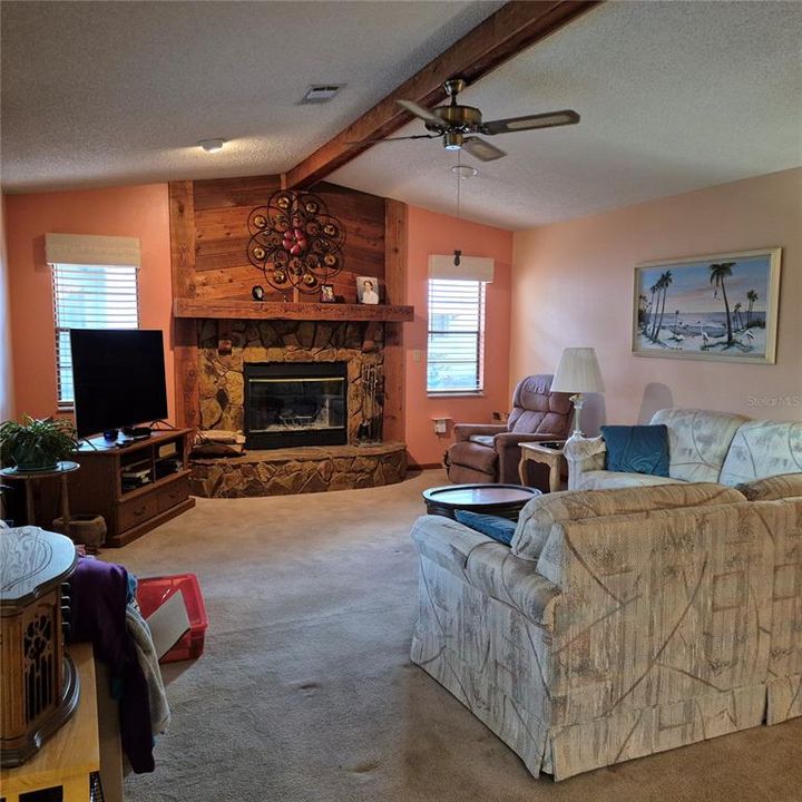 For Sale: $279,900 (2 beds, 2 baths, 1228 Square Feet)
