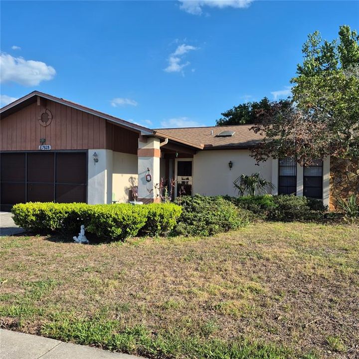 For Sale: $279,900 (2 beds, 2 baths, 1228 Square Feet)