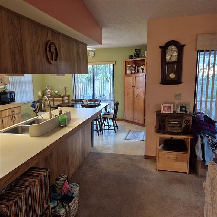 For Sale: $279,900 (2 beds, 2 baths, 1228 Square Feet)
