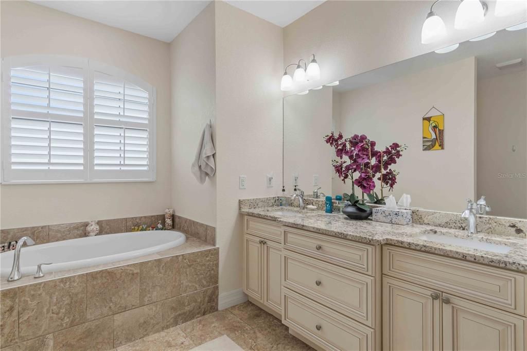For Sale: $410,000 (3 beds, 2 baths, 2020 Square Feet)