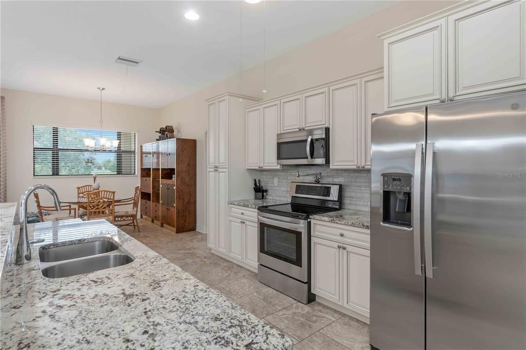 For Sale: $410,000 (3 beds, 2 baths, 2020 Square Feet)