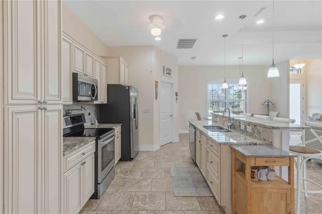 For Sale: $410,000 (3 beds, 2 baths, 2020 Square Feet)