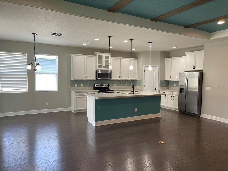 For Rent: $3,100 (6 beds, 4 baths, 3545 Square Feet)