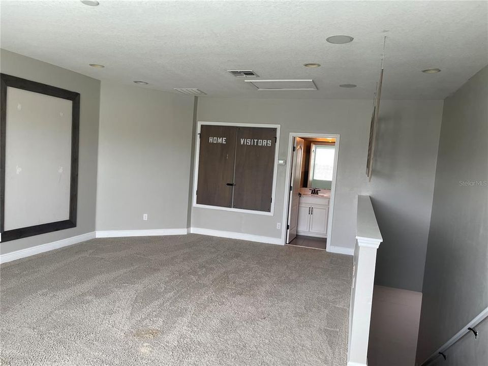 For Rent: $3,100 (6 beds, 4 baths, 3545 Square Feet)