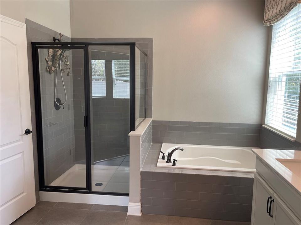 For Rent: $3,100 (6 beds, 4 baths, 3545 Square Feet)
