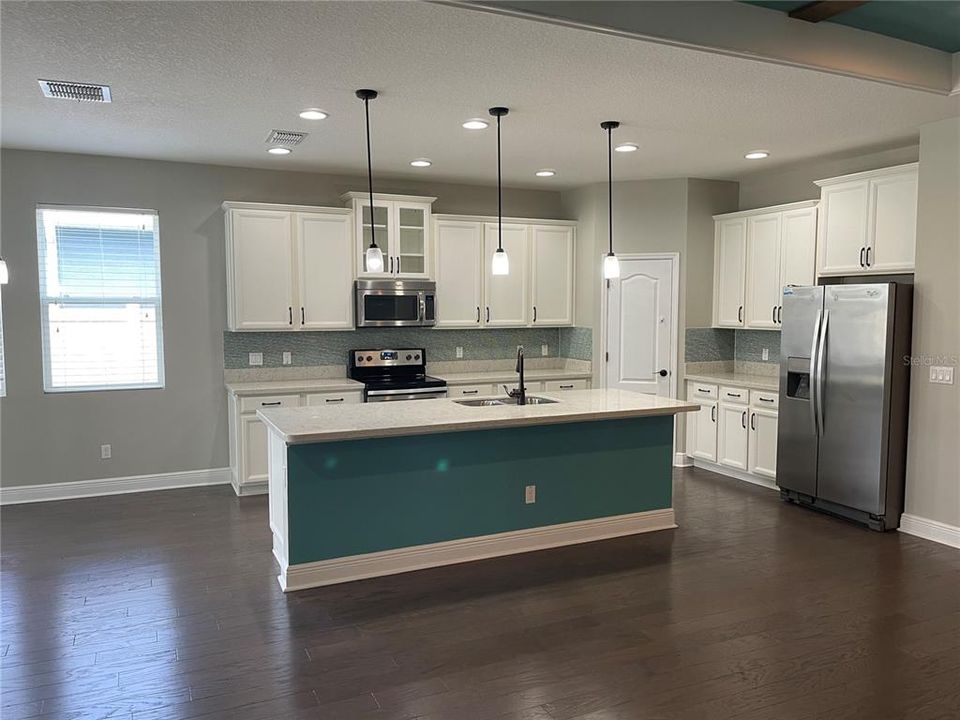 For Rent: $3,100 (6 beds, 4 baths, 3545 Square Feet)